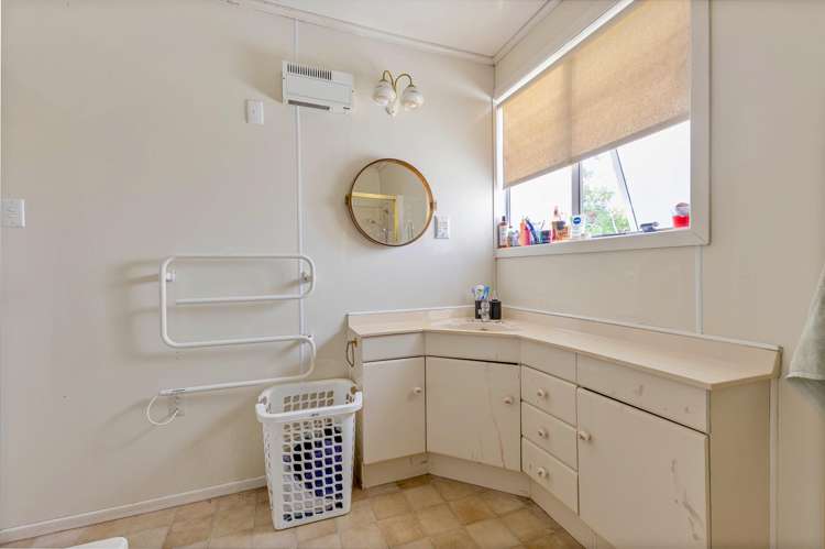 26 Kirrie Avenue Te Atatu South_17