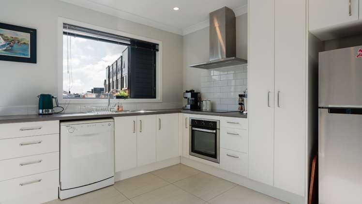 65 Glidepath Road Hobsonville_10