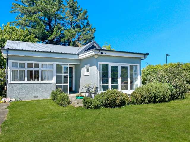 RICCARTON - 3 BEDROOMS, 2 LIVING, 1 BATHROOM, 2 HEATPUMPS, 2 OSP