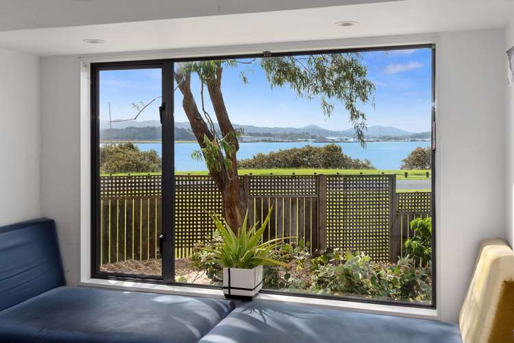 300 Beach Road Onerahi_2