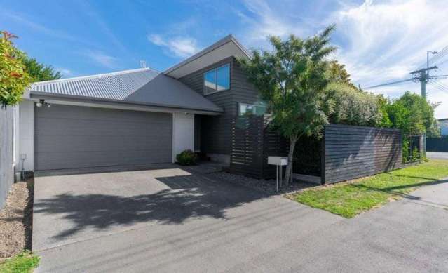 ST ALBANS - THREE BEDROOM, TWO BATHROOMS, DOUBLE GARAGE