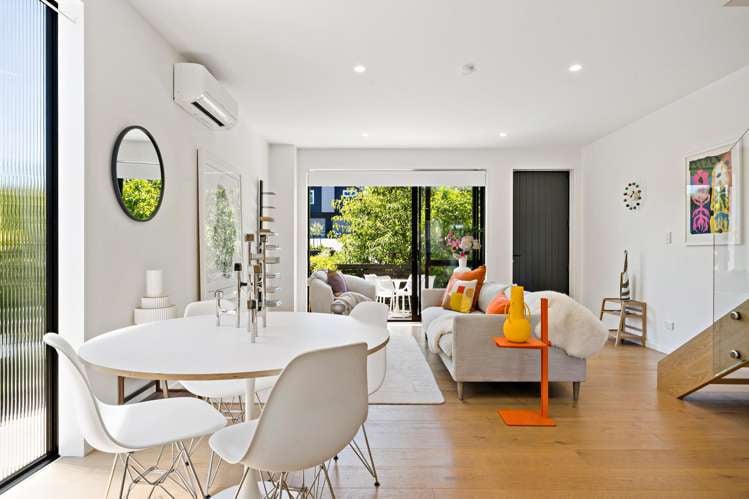 3/37 Glen Atkinson Street_0