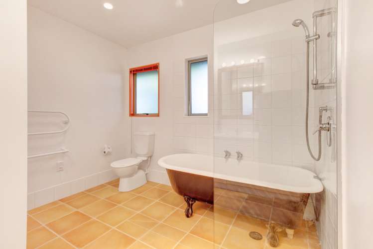 17 Putiki Road Ostend_8