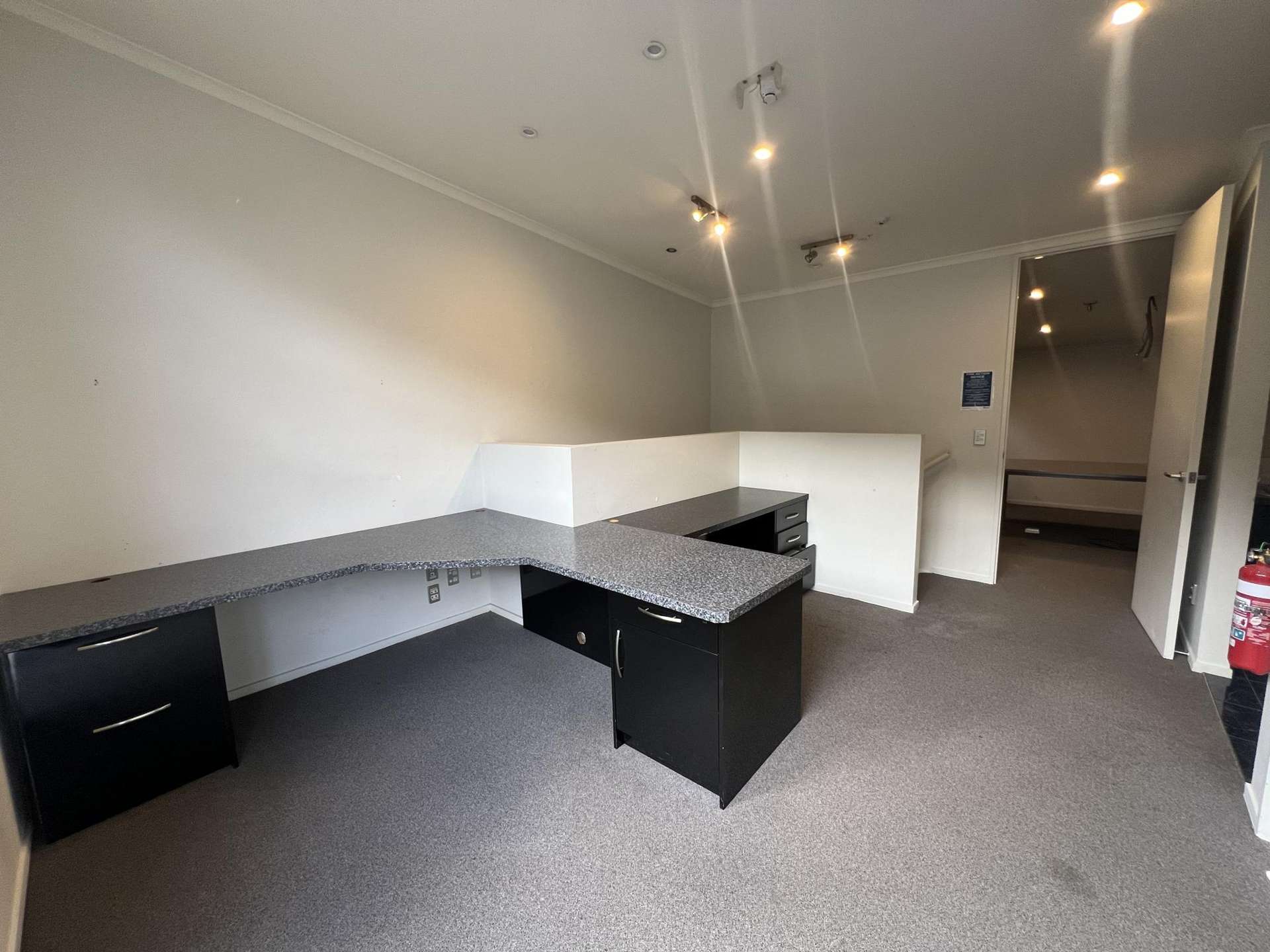 2B/16 Centennial Highway Ngauranga_0