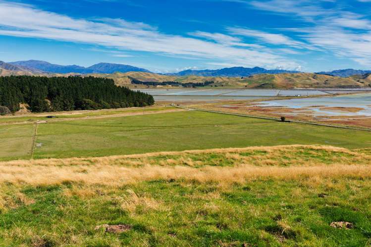 Corner Marfells Beach and Clifford Roads Lake Grassmere_31