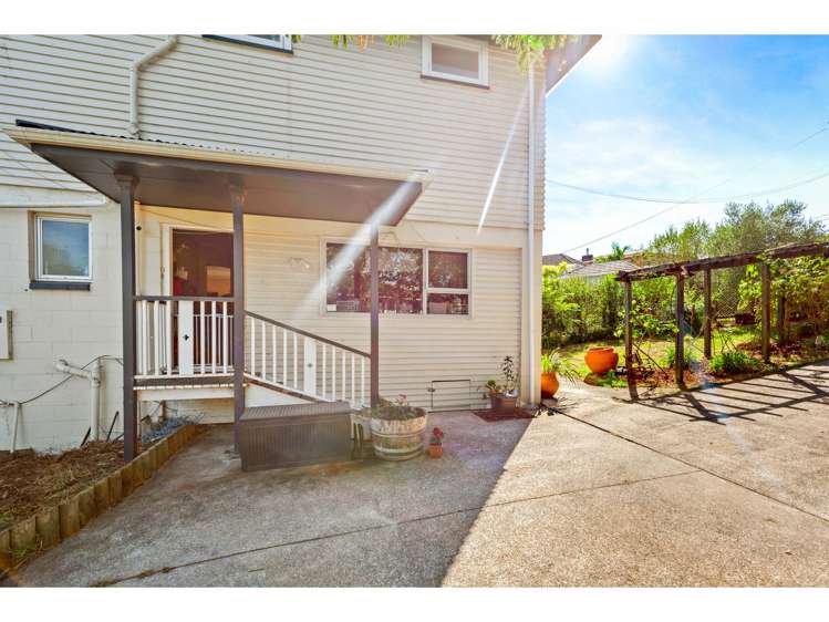 7 Celsmere Lane Te Atatu Peninsula_15