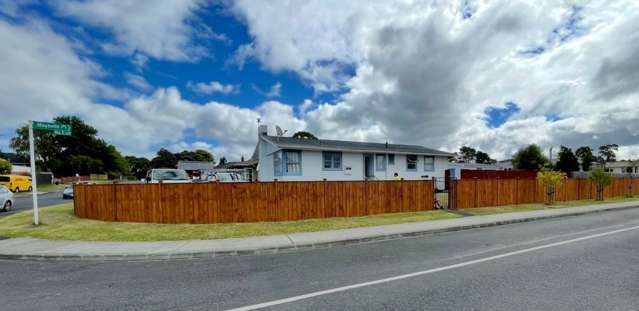 Kelston 3-Bedroom Home – Walk to Schools, Shops &