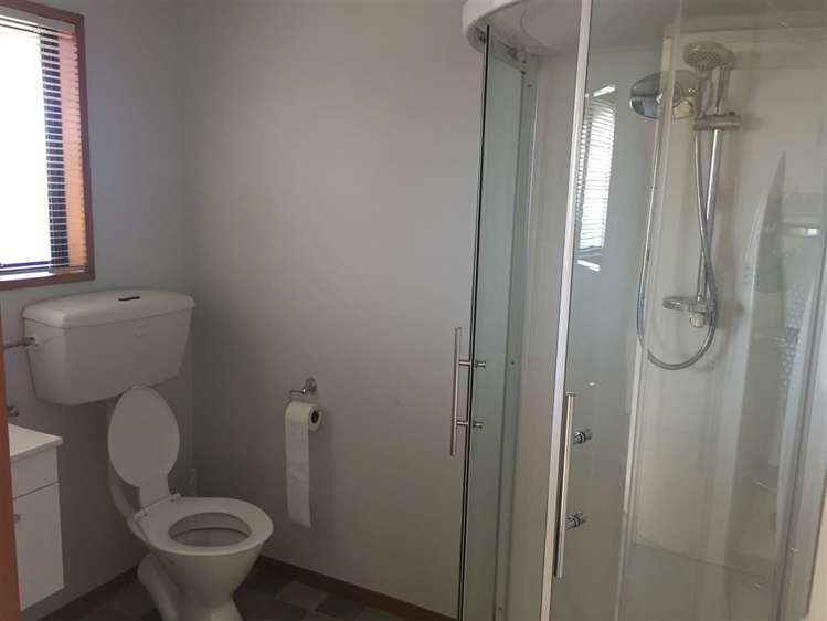 2 School Lane Kirwee_8