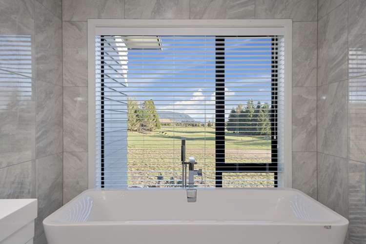 706 Whangamata Road Kinloch_11