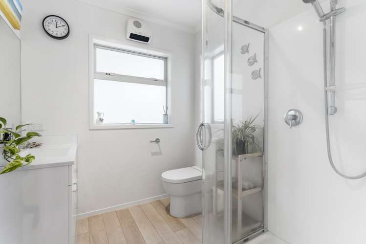 18a Centreway Road Orewa_12