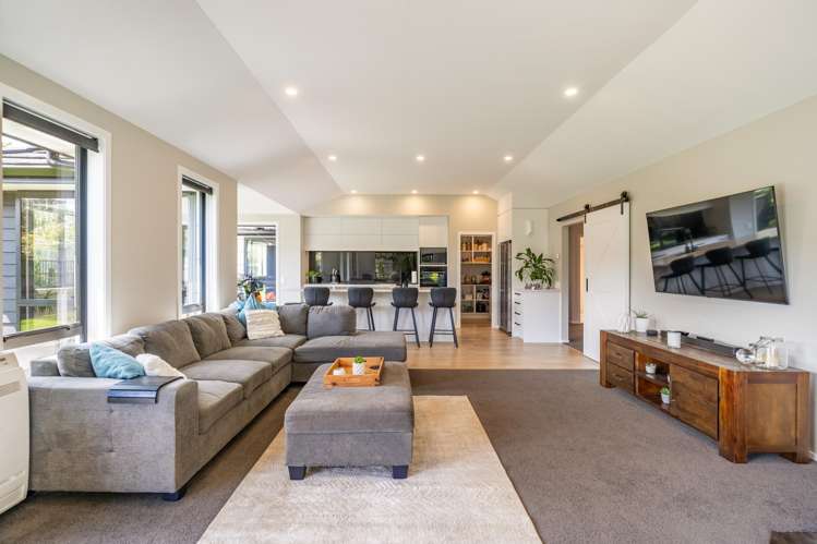 355 Grays Road Pāuatahanui_6