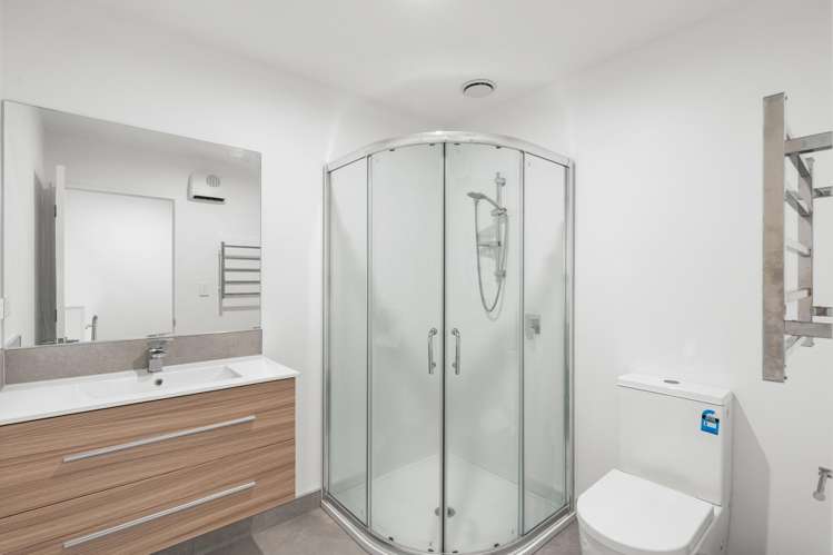 2/304 Waterloo Road Hornby_9