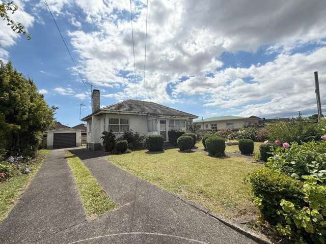 Generously Sized Three Bedroom - Papakura