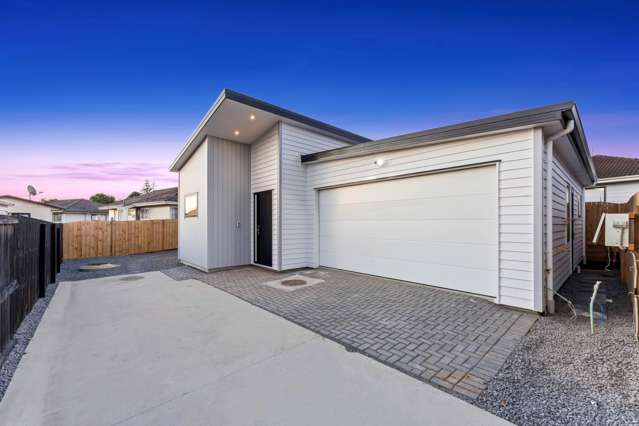 A Sparkling Freestanding New Home On Single Level