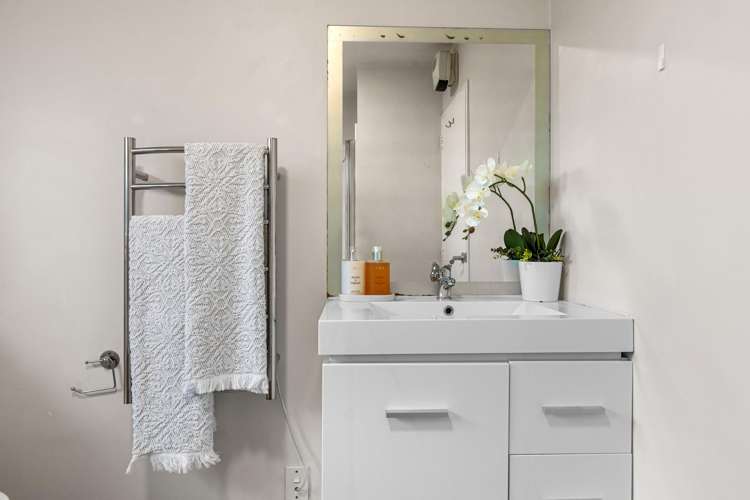 2/64 Mackworth Street Woolston_6