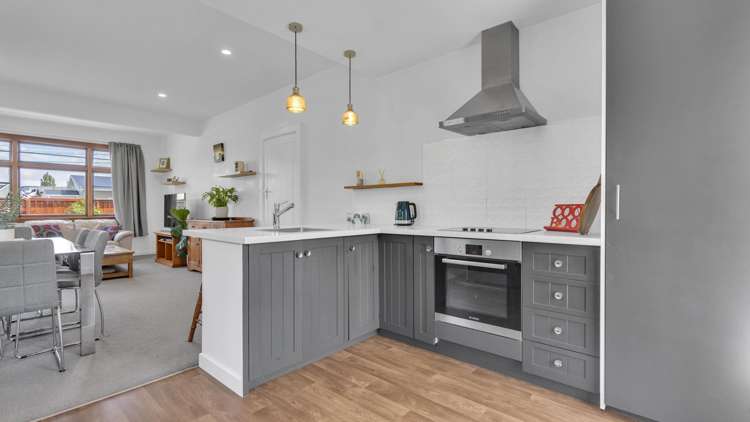 10 Coronation Street_4