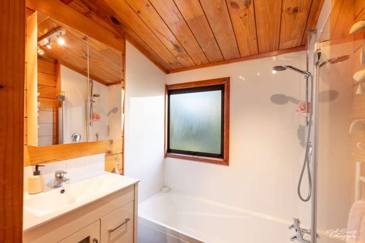 12 Whitechapel Grove Stokes Valley_16