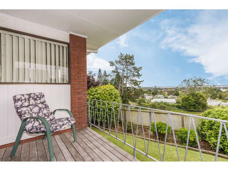 2/75a West Coast Road Glen Eden_1