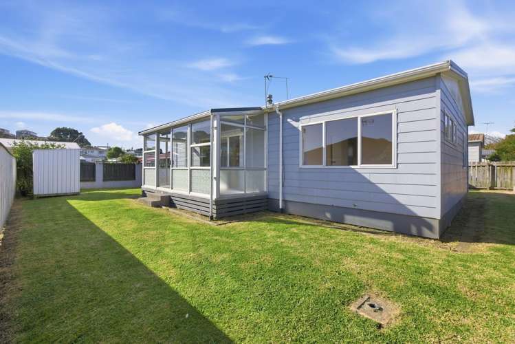 2/92a Ngamotu Road Spotswood_18