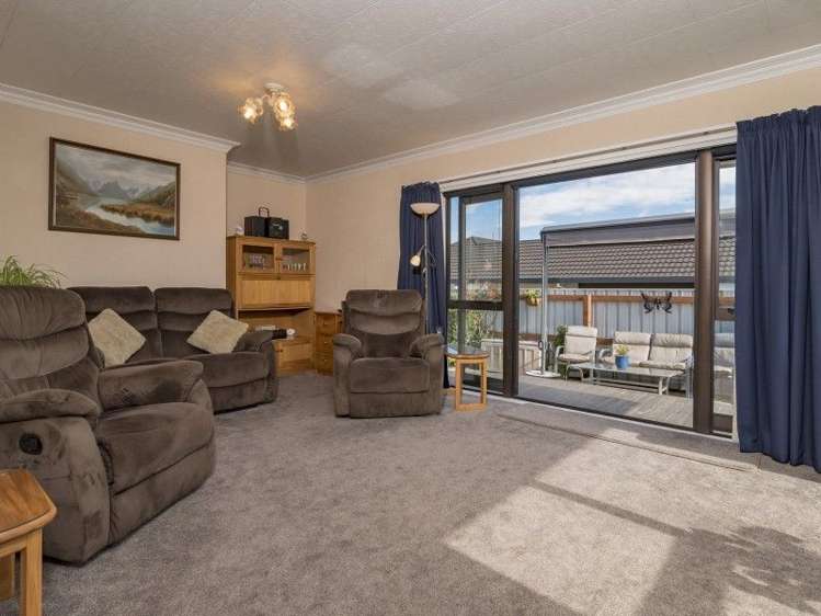 9 Aldinga Avenue Stoke_8