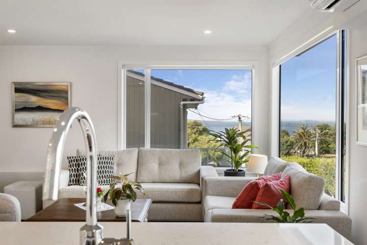 2/28 Beach Road Castor Bay_7