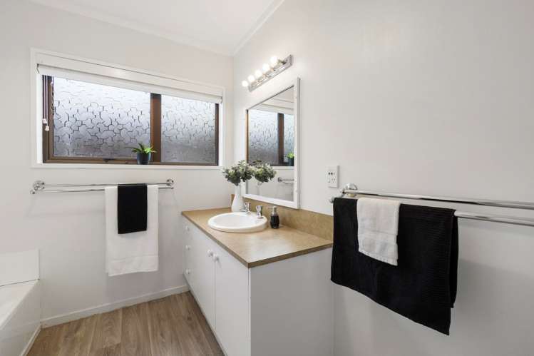 8 Kestrel Crescent Matamata_17