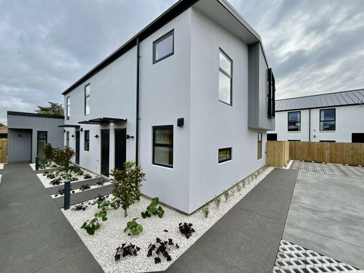 3/33 Diamond Avenue_0