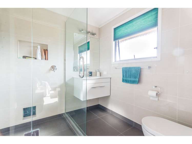 34 Derwent Crescent Titirangi_12