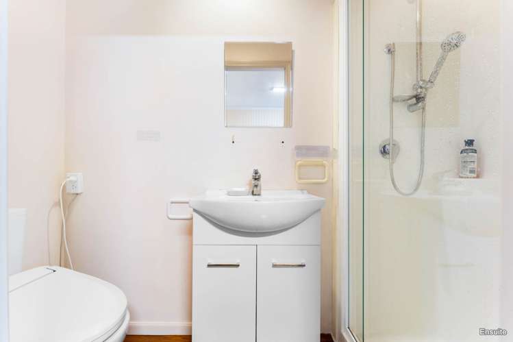 306 Glengarry Road Glen Eden_17