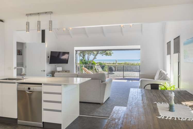 82 Marine Parade Paraparaumu Beach_1