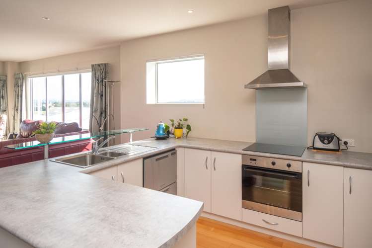 18/90 Customhouse Street Gisborne_5
