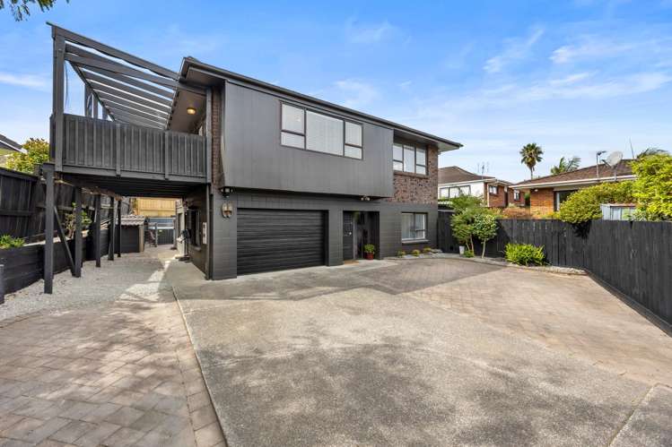 3 Pinewood Grove Botany Downs_24