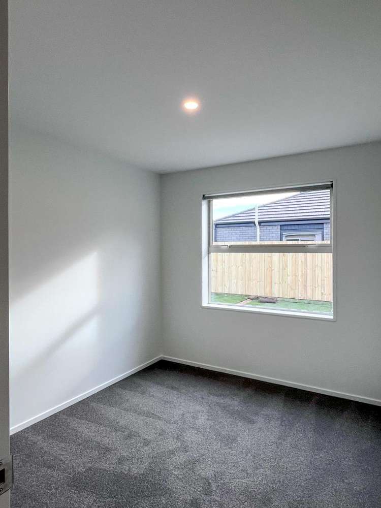 22 Accadia Drive 11103_12