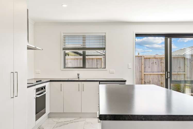 12 Saint Michael Crescent One Tree Point_6