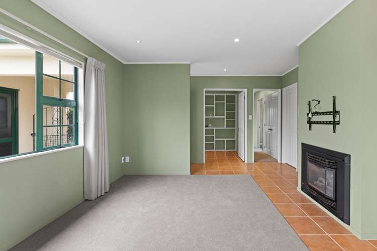 199 Frimley Oaks Frimley_20