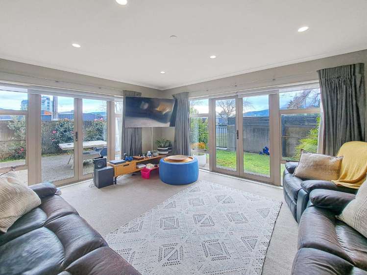 40 Evergreen Crescent 11322_1