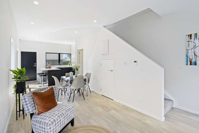 2/24 Andrew Road Howick_1