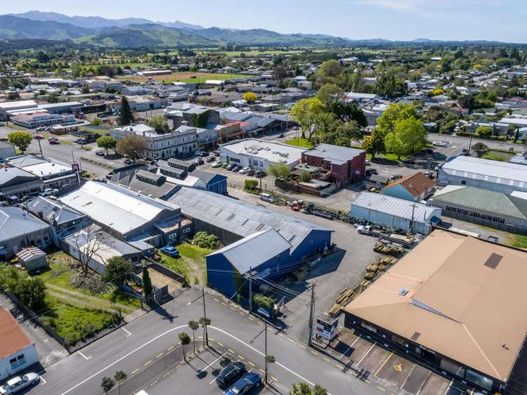 66-80 High Street North Carterton_36