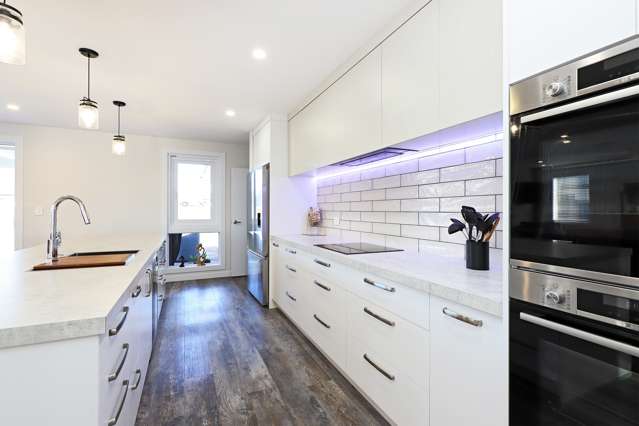 617 Lyndhurst Road Frimley_2