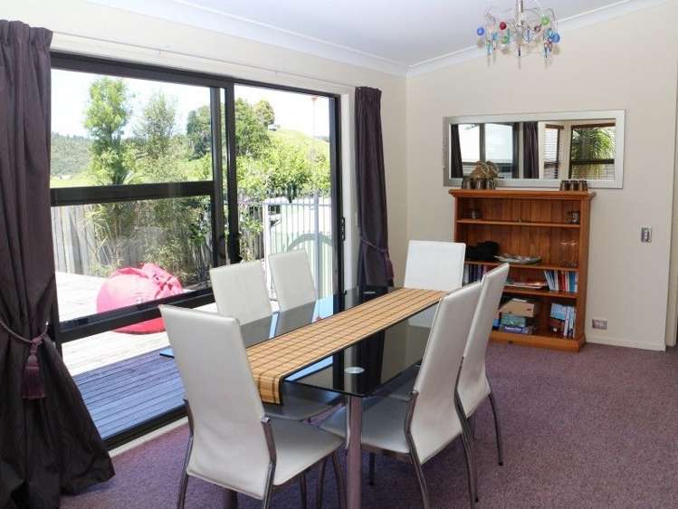 19 Hawk Hill Crescent Cooks Beach_2