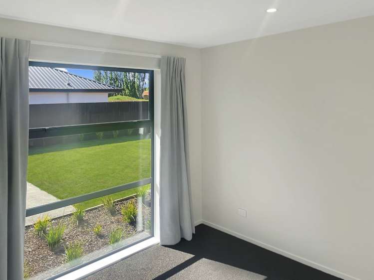 17 Mcquillan Avenue Woodend_12