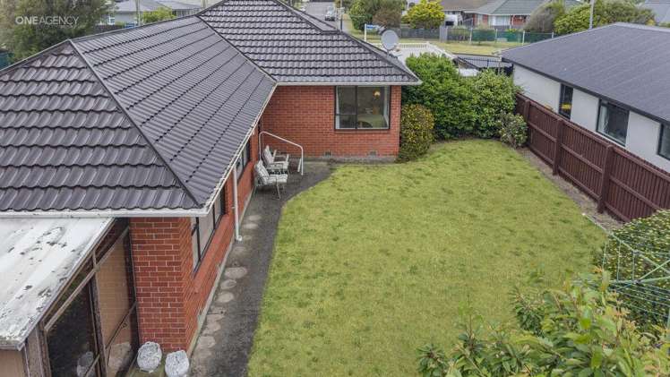 1B Sylvia Street Parklands_15