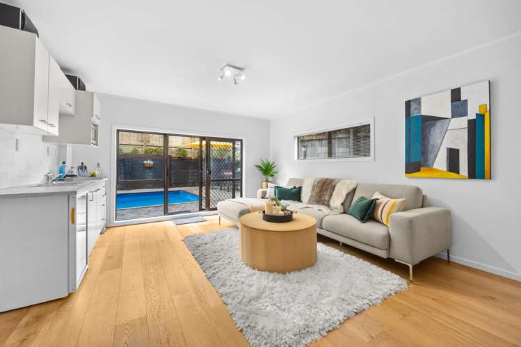 3 Pinewood Grove Botany Downs_16