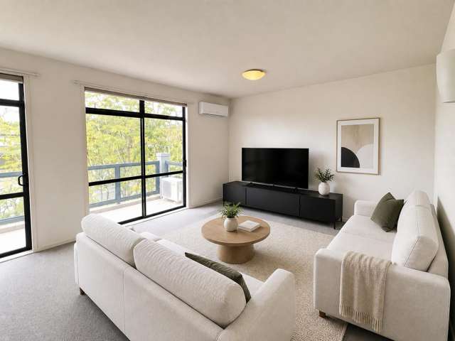 2 Bedroom Apartment in Botany Palms, With Garage and OSP