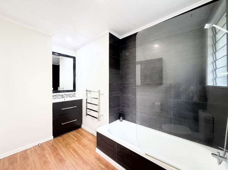 13 bradbury Road Botany Downs_12