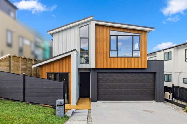 Stunning Coastal Living with Space, Style & Se...