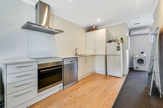 2/1 Vialou Street Hamilton Central_4