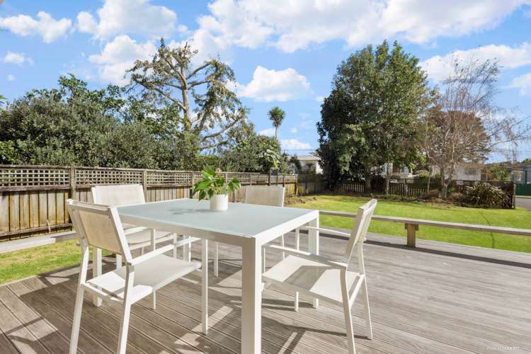 289 Royal Road Massey_7