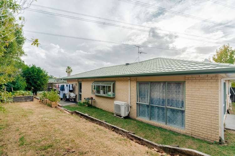 9 Hawkley Close Flat Bush_12