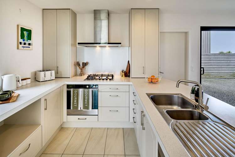 9 Lacebark Lane Woodridge_4